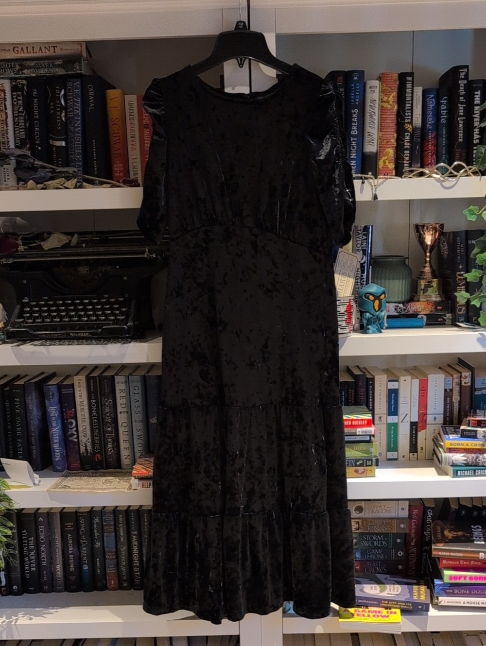 Elegant Black Velvet Tiered Women’s Dress